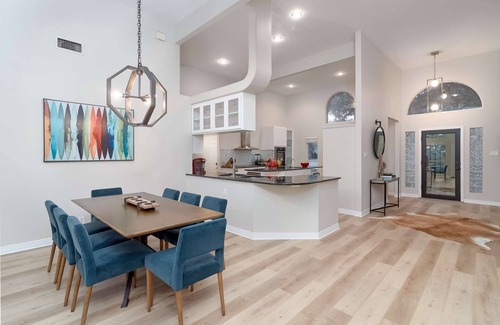 Hudson Bend House | Private Pool and Hot Tub, BBQ, Walk to lake, 2 Masters, Bocce ball, Horseshoe
