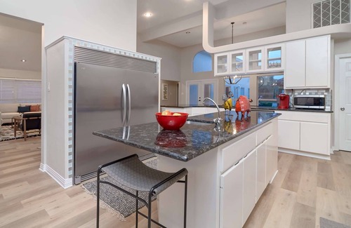 Hudson Bend House | Private Pool and Hot Tub, BBQ, Walk to lake, 2 Masters, Bocce ball, Horseshoe