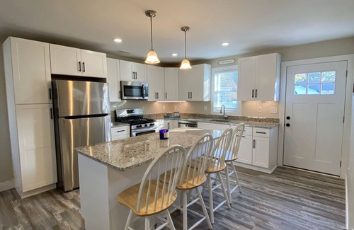 Villas House | Private pool and yard with a king primary suite - linens & towels included!