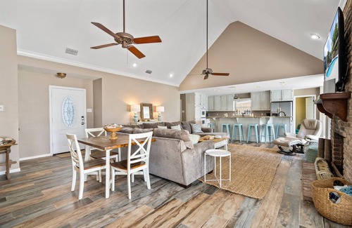 Pass Drury House | Private Pool, Boat Dock, Bay Front - 5 Bedroom Family Friendly Home