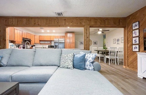 Babcock North House | Private Pool & Mins to UTSA - Spring Lark Oasis