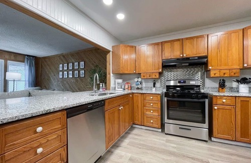 Babcock North House | Private Pool & Mins to UTSA - Spring Lark Oasis