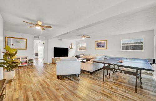 Holiday Beach House | Private Pool Pet Friendly