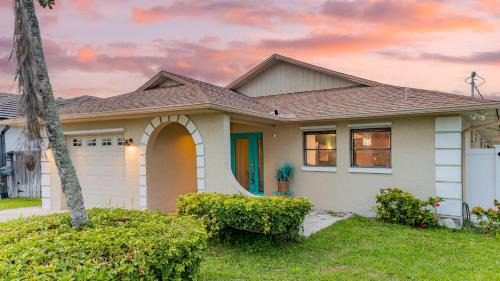Naples Park House | Private Pool Sunroom Beach Escape at Manatee