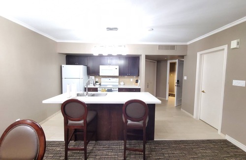 Oro-Medonte House | PRIVATE PRESIDENTIAL SUITE 1 BEDROOM