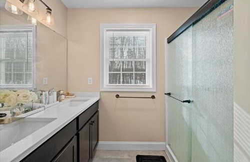 Gardner House | Private Primary Suite in New 2024 Home, Ashburnham with Parking and Wi-Fi