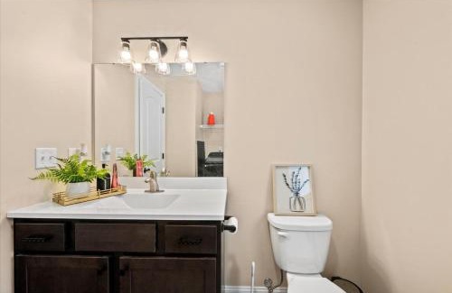 Gardner House | Private Primary Suite in New 2024 Home, Ashburnham with Parking and Wi-Fi