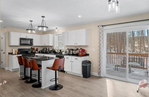 Gardner House | Private Primary Suite in New 2024 Home, Ashburnham with Parking and Wi-Fi