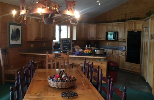 Breckenridge House | Private Quiet Paradise. BIG LuxuryLodge for Up To 4 People. 1mile to Town. EPIC!
