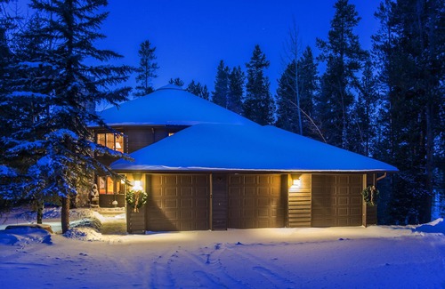 Breckenridge House | Private Quiet Paradise. BIG LuxuryLodge for Up To 4 People. 1mile to Town. EPIC!