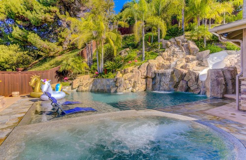 Vista House | ✈Private Resort Home Giant Pool/Jacuzzi/HUGE Slide & Waterfall/Game Room!