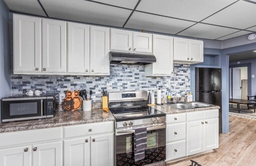 Jonesville Apartment | Private Retreat in Downtown Elkin Near Vineyards!