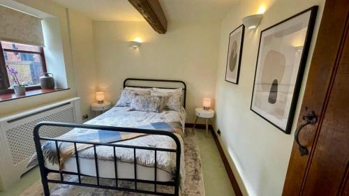 Wall-under-heywood House | Private Room at Home Farm