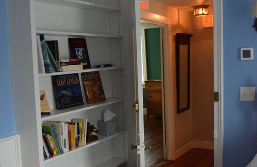 Stonington Bed & Breakfast | Private Room B at Dragonfly Inn