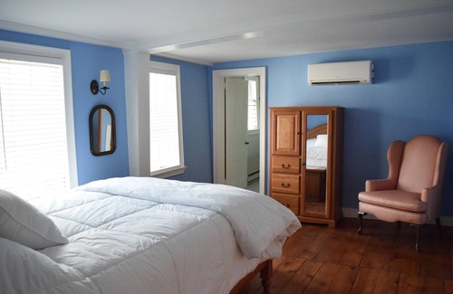 Stonington Bed & Breakfast | Private Room B at Dragonfly Inn