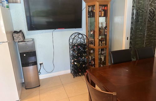 East Side Capistrano House | Private room for rent in Oceanside resort near beach, pier