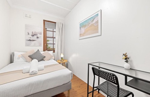Gordon House | Private Room in Gordon near Train & Bus