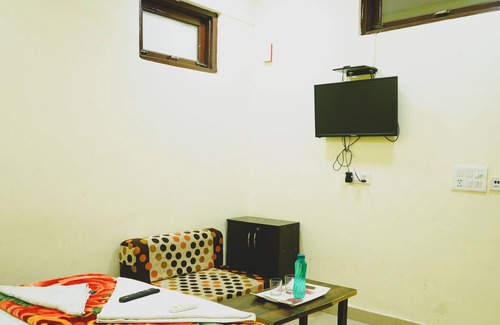 Lajpat Nagar House | PRIVATE ROOM IN LAJPATH NAGAR II