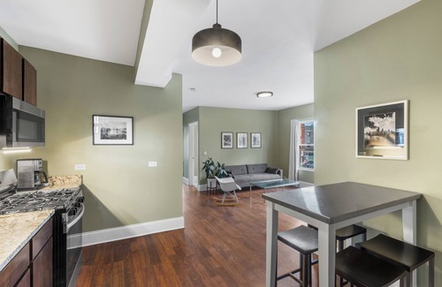 Chicago Apartment | Private Room in Stylish West Humboldt Park Apartment