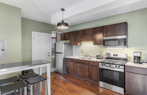 Chicago Apartment | Private Room in Stylish West Humboldt Park Apartment