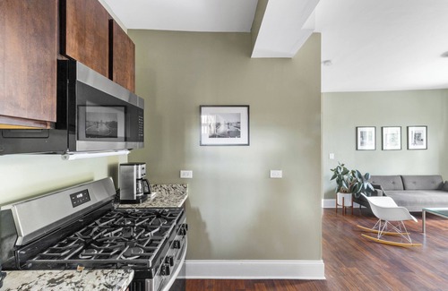 Chicago Apartment | Private Room in Stylish West Humboldt Park Apartment