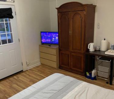 Garfield House | PRIVATE ROOM ON TAYLOR FULL KITCHEN and BATHROOM shared ARTS RooSEVELT ROW CONVENTION CENTER STADIUMS ASU DOWNTOWN PHOENIX