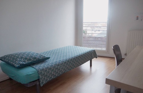 Saint-Denis Bed & Breakfast | Private room -single bed in appartement to share- 20 Minutes from Paris