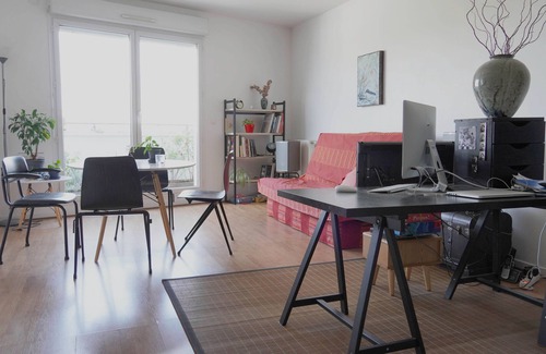 Saint-Denis Bed & Breakfast | Private room -single bed in appartement to share- 20 Minutes from Paris