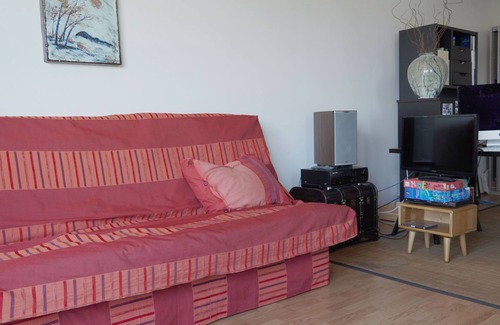 Saint-Denis Bed & Breakfast | Private room -single bed in appartement to share- 20 Minutes from Paris