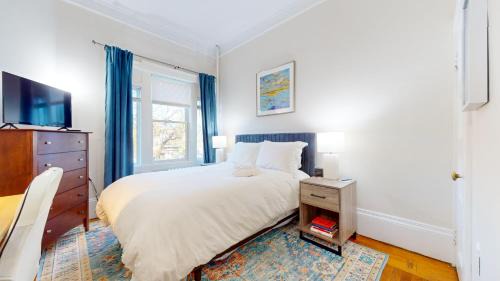 Coolidge Corner South Side Apartment | Private Room, Walk To Hosp, Fenway, Bu, Transport