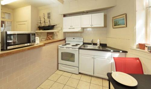 Coolidge Corner South Side Apartment | Private Room, Walk To Hosp, Fenway, Bu, Transport