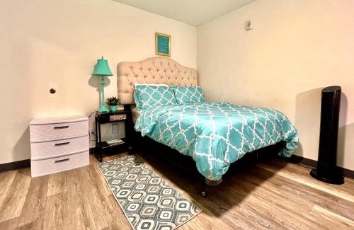 University District Apartment | Private Room with Shared Bathroom on the 1st Floor 10 minutes walk to University of Washington