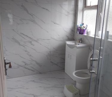 Northolt Mandeville House | Private room with shared bathroom