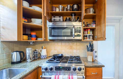 Coral Way House | Private Saltwater Pool! Gated Off-Street Parking. 3Bed2Bath. Sleeps 6.