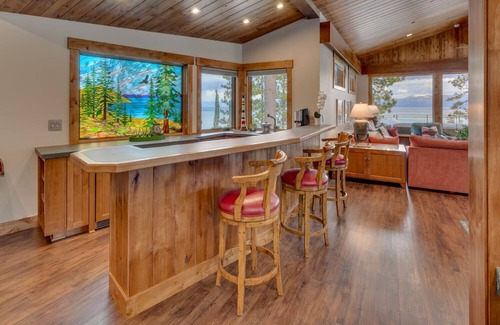 Tahoma House | PRIVATE SANDY BEACH! BUOY, SLEEPS 16.