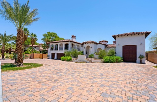 Bermuda Dunes House | Private Secluded Paradise Resort: Family Estate/8 Bedroom Suites/9 Bathrooms