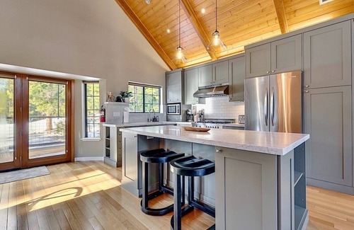 Kings Beach Ski Chalet | Private Ski, Lake & Golf Chalet! Walk to Lake