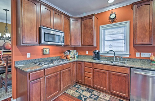 Franklin House | Private Smoky Mountain Home w/Porch & Peak Views!