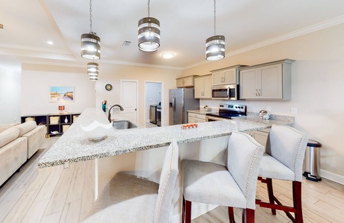 Navarre House | Private snowbird-friendly home with enclosed yard, patio, grill & washer/dryer