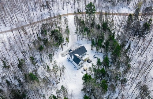 Argenteuil Regional County Municipality Ski Chalet | Private Spa & Sauna | Hiking | Skiing | NaturÔzen