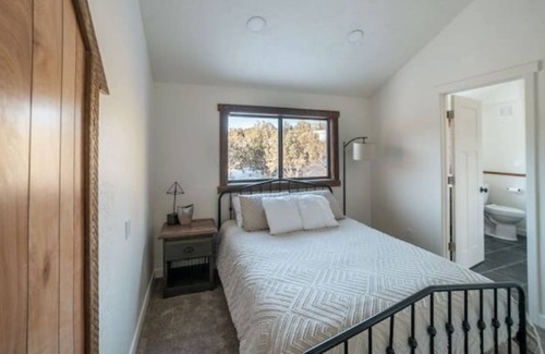Central House | Private Spacious Cabin Near PineValley SnowCanyon and Gunlock State Park