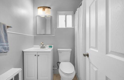 Riverview Apartment | Private Stay for 2 Near Food Fun Spots