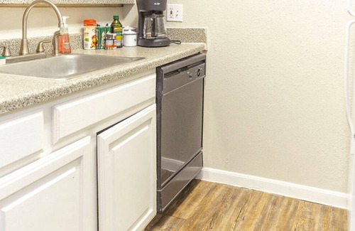 Midland Condo | Private Stay WFH 10 mins to Convention Center