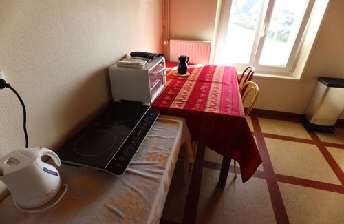 Lanildut Apartment | "Private studio – GR34 & sea at the end of the garden"