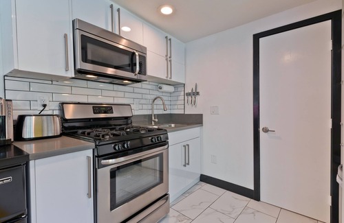 Racquet Club West Apartment | Private Studio in Neon Oasis Compound #4