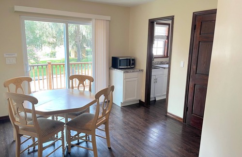 Leesburg Bed & Breakfast | Private suite 3 BR 1 BA with pool, balcony, boat parking