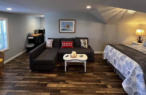 Greenwich Apartment | Private suite. Convenient to Capital Theater and HPN airport. Free parking.