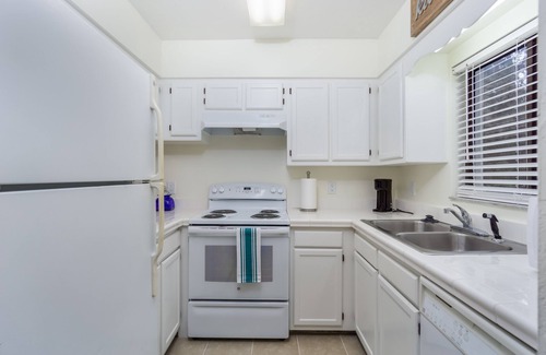 Gainesville House | Private Townhouse at Foxmoor - Only Blocks to UF