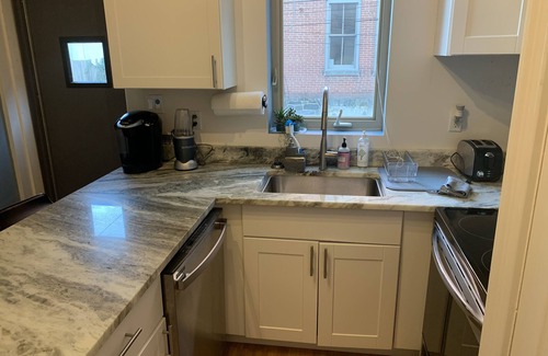 Downtown Wilmington House | Private townhouse near downtown and state park