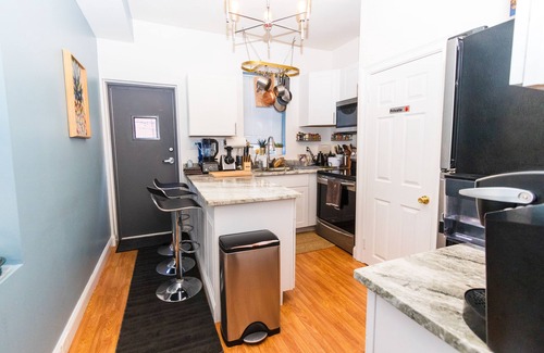 Downtown Wilmington House | Private townhouse near downtown and state park